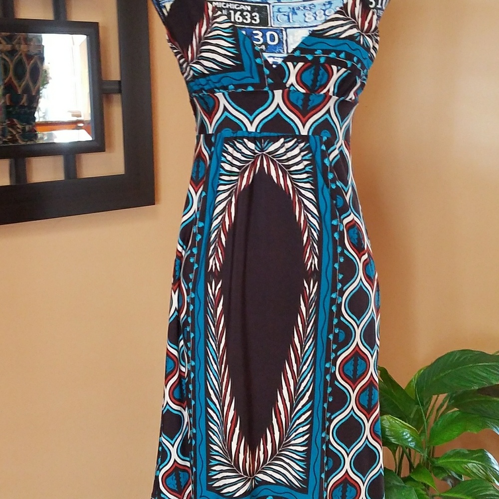 BLUE, BROWN, & WHITE GORGEOUS TRIBAL PATTERN DRESS! - Picture 2 of 8